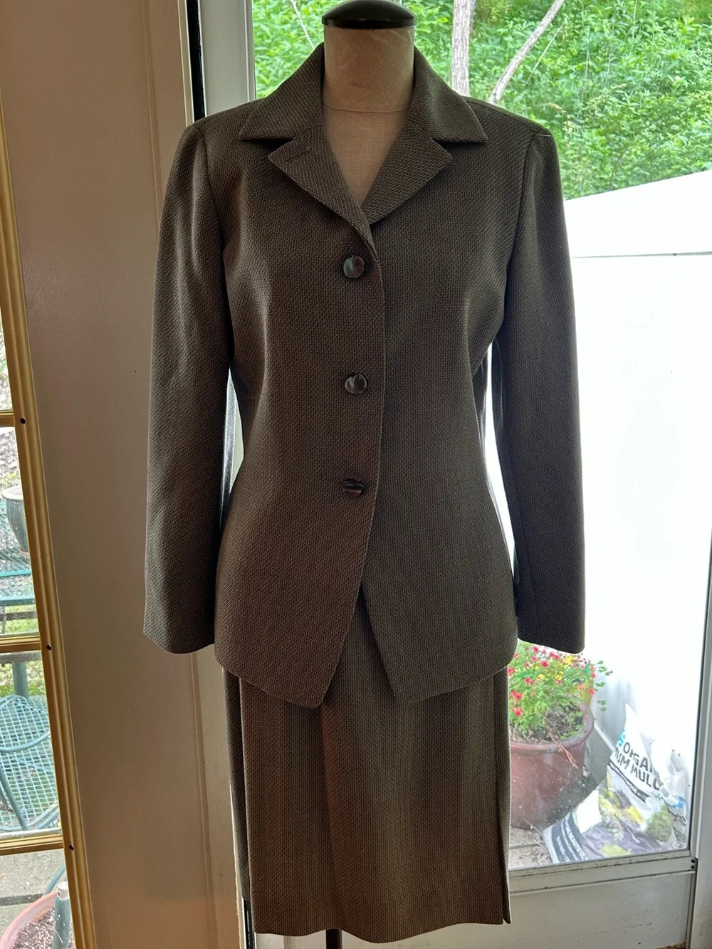 Vintage Dana  Buchman petite Persian garden green Blazer 8p and Skirt 10p